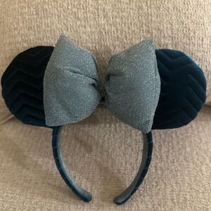 Blue Minnie Mouse ears
